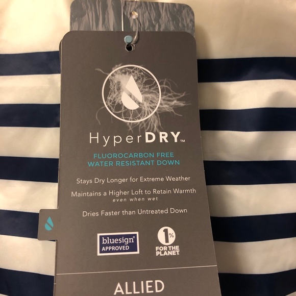 Price Drop! Lands’ End Women’s Ultra Light Down Reversible Jacket-NWT! - Picture 10 of 11